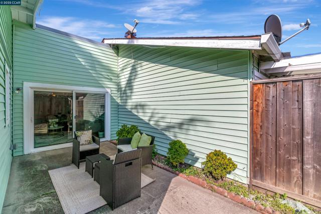19 Marques Pl, Danville CA: https://media.crmls.org/mediaz/2fde0346-12fa-4c7c-b28b-a83f1ac81d9b.jpg