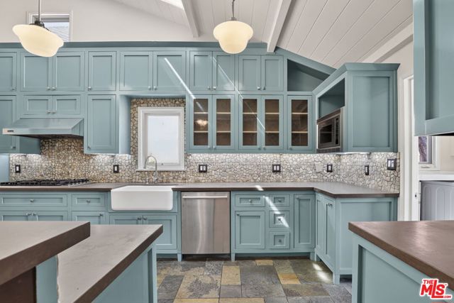 12151 La Maida Street photo 9