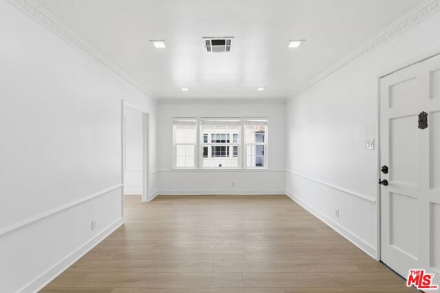 8613 W Olympic Boulevard, Los Angeles CA: https://media.crmls.org/mediaz/2fde5625-ef2d-4896-b9ba-ab5e40642e69.jpg