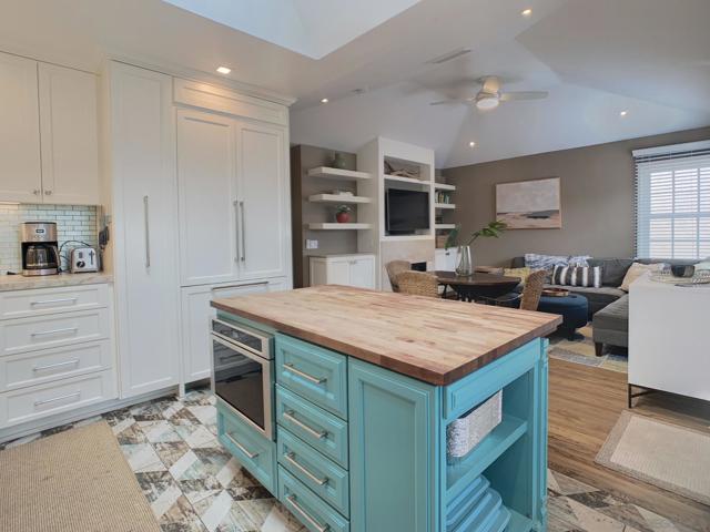 817 819 San Luis Rey Pl, San Diego CA: https://media.crmls.org/mediaz/2fde61da-9016-42a6-ac3e-89e2640c9ae6.jpg