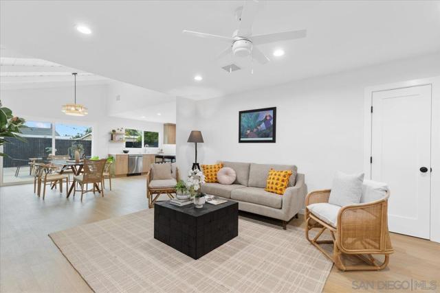 1211 California St, Imperial Beach CA: https://media.crmls.org/mediaz/2fde9746-468f-4c00-9bb8-98d5e0cd801e.jpg