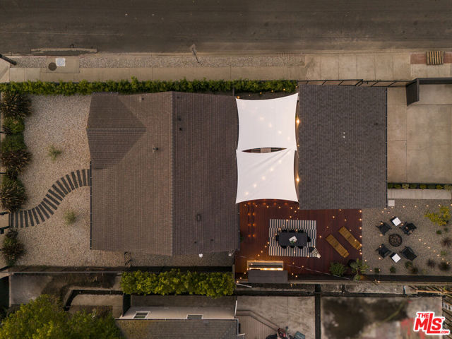 3744 Redwood Avenue, Los Angeles CA: https://media.crmls.org/mediaz/2fdec19b-c69c-4132-88c5-9beaaf3d24f7.jpg