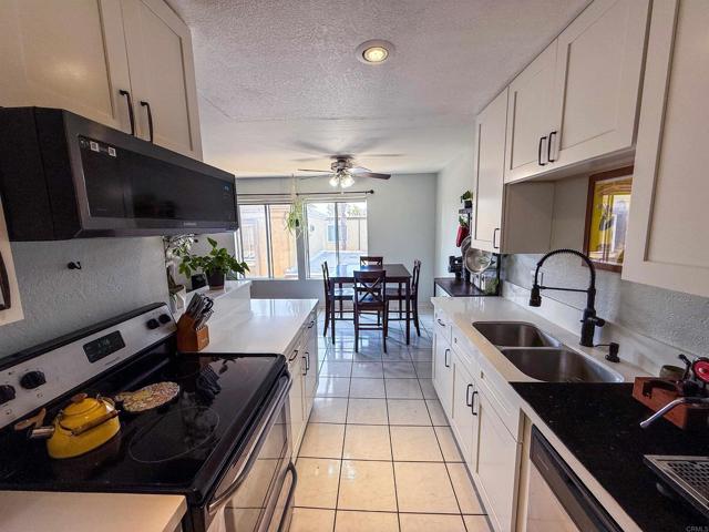 Detail Gallery Image 2 of 18 For 1647 Pentecost Way #11,  San Diego,  CA 92105 - 1 Beds | 1 Baths