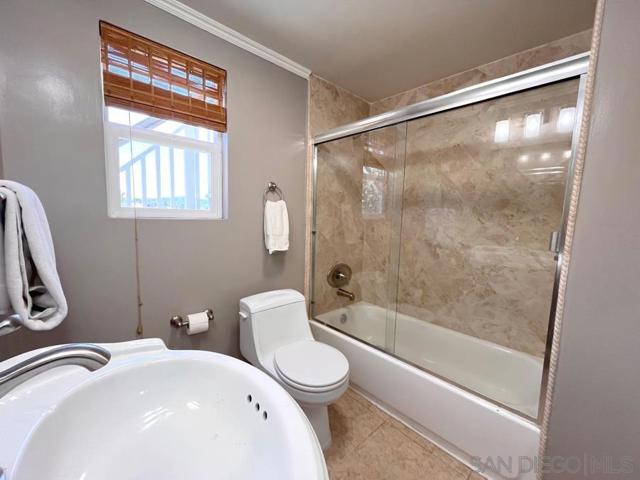 4275 Crestview, La Mesa CA: https://media.crmls.org/mediaz/2fdf1955-7cd0-47cf-b16e-fe99f761dae9.jpg