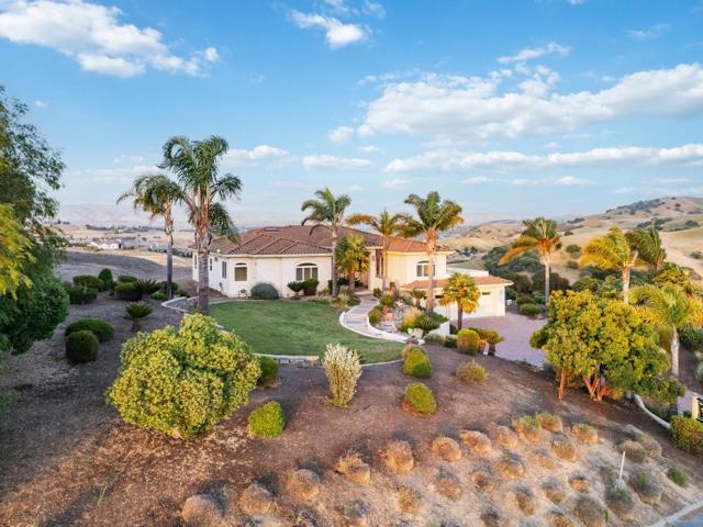 4165 Ashford Circle, Hollister CA: https://media.crmls.org/mediaz/2fdf4ac3-565c-4547-ab8c-2cfc76ee1753.jpg