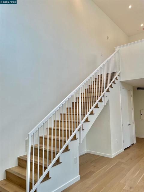 58 Vernon St, Oakland CA: https://media.crmls.org/mediaz/2fdf9db1-9dfa-4605-a8f1-7eca283d863c.jpg