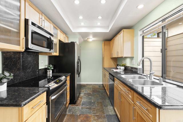 4535 Chateau Drive, San Diego CA: https://media.crmls.org/mediaz/2fdfa02b-fcd9-402f-babf-83f248c235c1.jpg