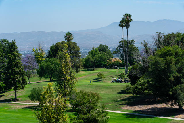 2196 Via Mariposa E, Laguna Woods CA: https://media.crmls.org/mediaz/2fdfd15e-4005-41dd-8ff5-cfa7ef56f215.jpg