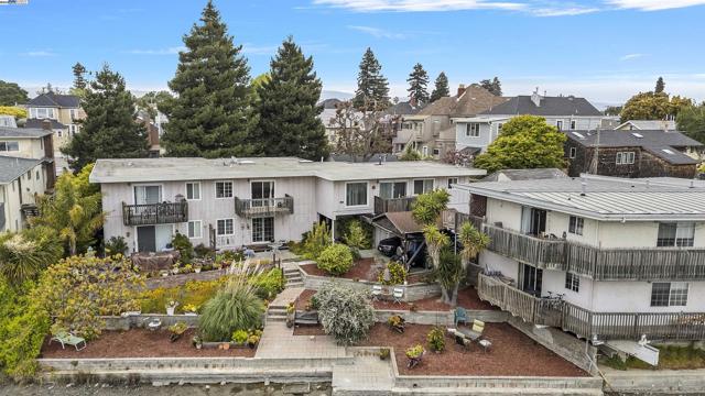 863 Walnut Street, Alameda CA: https://media.crmls.org/mediaz/2fe0e768-31e1-43db-82d7-06675d91782e.jpg