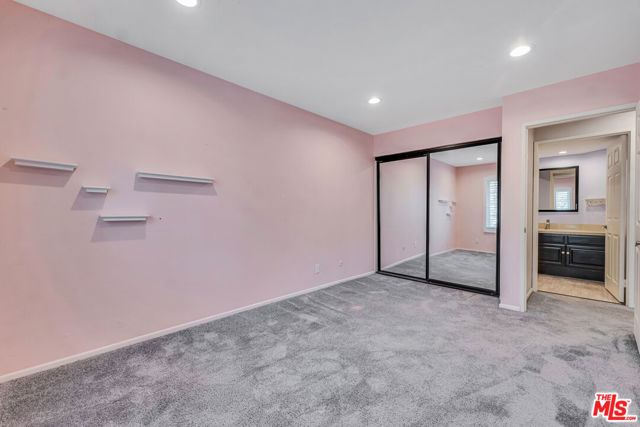 20950 Oxnard Street, Woodland Hills CA: https://media.crmls.org/mediaz/2fe192cf-a3e0-4190-9cb4-4d8f05ac539b.jpg