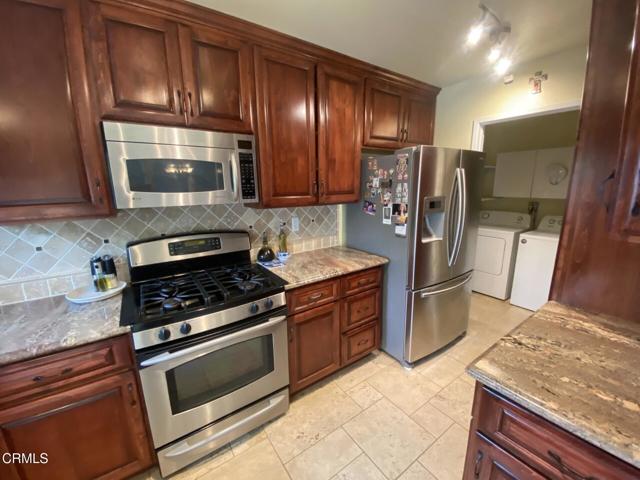 Detail Gallery Image 7 of 35 For 1425 Calle Lozano, Camarillo,  CA 93012 - 3 Beds | 2/1 Baths