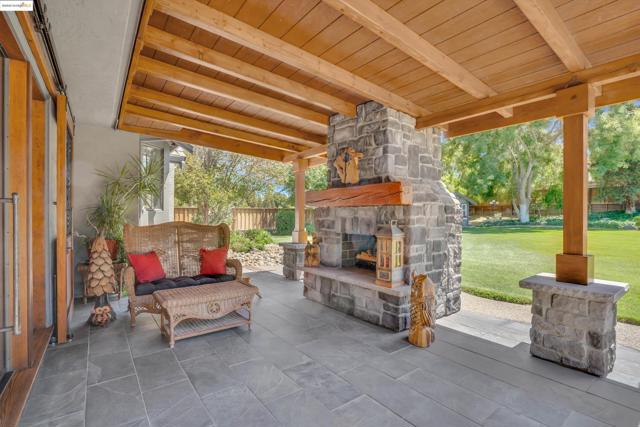 2960 Almondwood Pl, Oakley CA: https://media.crmls.org/mediaz/2fe1e3e8-b416-41f3-add6-6e1100e0757e.jpg