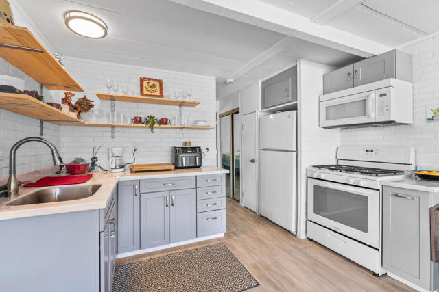 16400 Bubbling Wells Road, Desert Hot Springs CA: https://media.crmls.org/mediaz/2fe1e6ce-fe6b-4018-9a5d-b7fab2511ec0.jpg