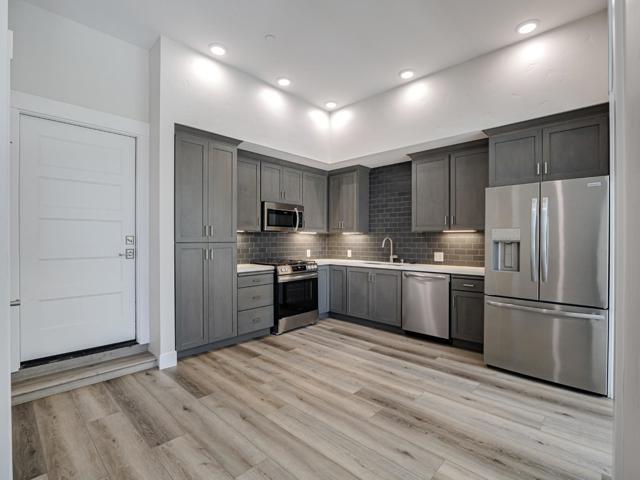 101 Aptos Village Way, Aptos CA: https://media.crmls.org/mediaz/2fe45375-2f88-4541-b5bb-78e3ccc0470f.jpg