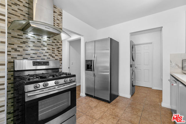 4949 San Feliciano Drive, Woodland Hills CA: https://media.crmls.org/mediaz/2fe48b2c-0cca-434e-b95d-e1db018e4575.jpg