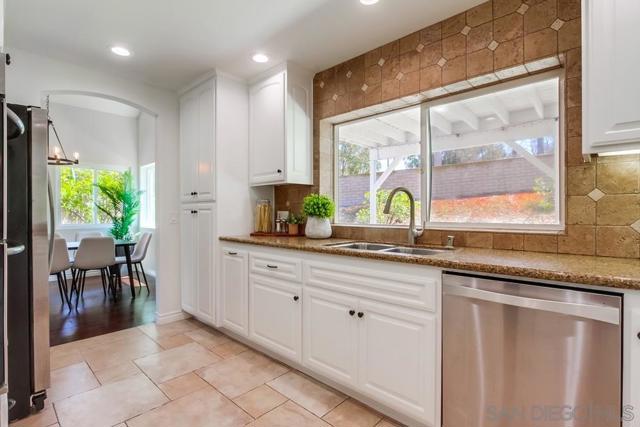12709 Treeridge Ter, Poway CA: https://media.crmls.org/mediaz/2fe4935a-3547-45e4-987d-86c6c5f87ce3.jpg