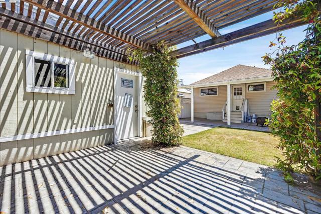 1137 Post St, Alameda CA: https://media.crmls.org/mediaz/2fe4b021-d000-462c-8631-28a4b25f3074.jpg