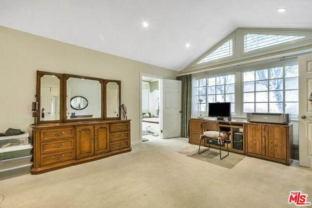10329 Melvin Avenue, Porter Ranch CA: https://media.crmls.org/mediaz/2fe502a6-e982-4299-ac19-fde1657c00bc.jpg