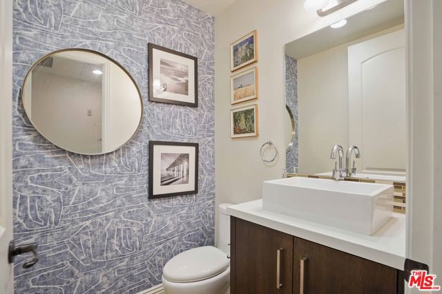 4541 Colfax Avenue, Studio City CA: https://media.crmls.org/mediaz/2fe50fea-f3ad-4067-8ce8-ec7b3faff249.jpg