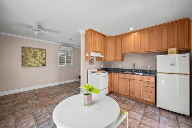 260 27Th St, Del Mar CA: https://media.crmls.org/mediaz/2fe569b4-f5bb-4e18-b99c-86ab7cb74ff1.jpg