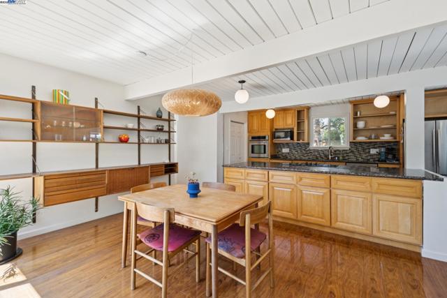 3767 Gainsborough Dr, Concord CA: https://media.crmls.org/mediaz/2fe5f658-0a5e-481e-8aac-593e93d26cc6.jpg