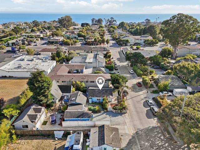 552 14th Avenue, Santa Cruz CA: https://media.crmls.org/mediaz/2fe6383f-2e20-4fb9-88d5-322eb070b433.jpg