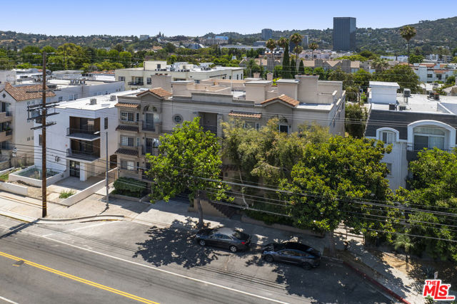 10630 Moorpark Street, North Hollywood CA: https://media.crmls.org/mediaz/2fe640c8-c866-42c7-acd0-49101fdad899.jpg