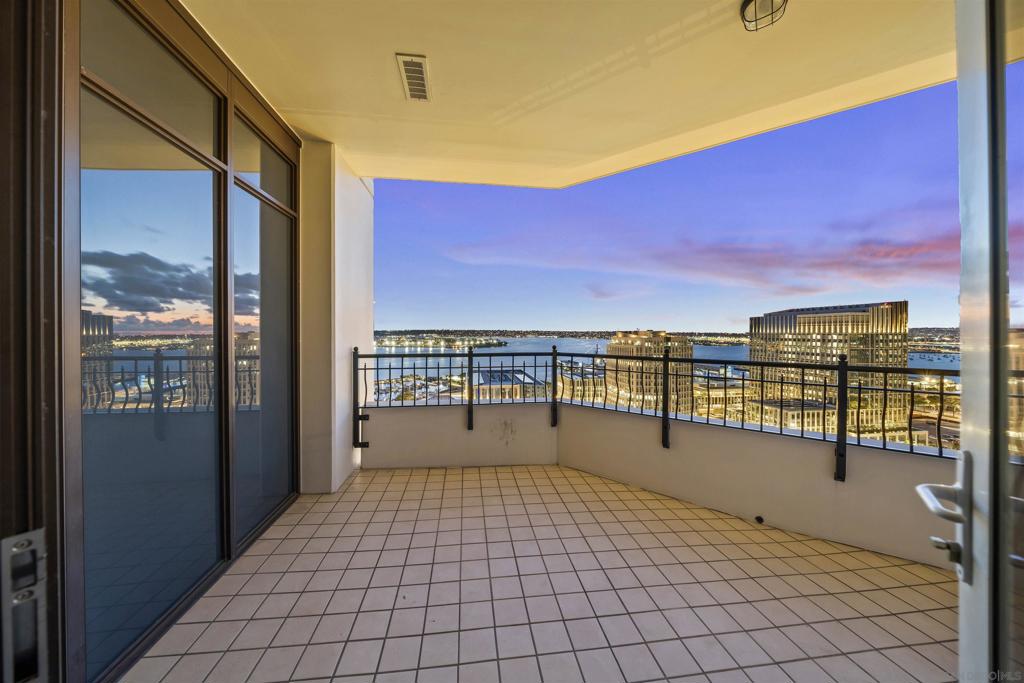 700 Harbor - photo 8