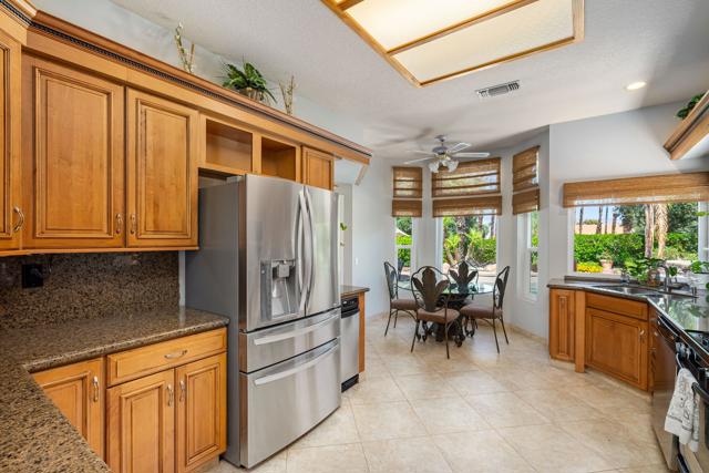 Image 17 of 50 For 370 Links Drive