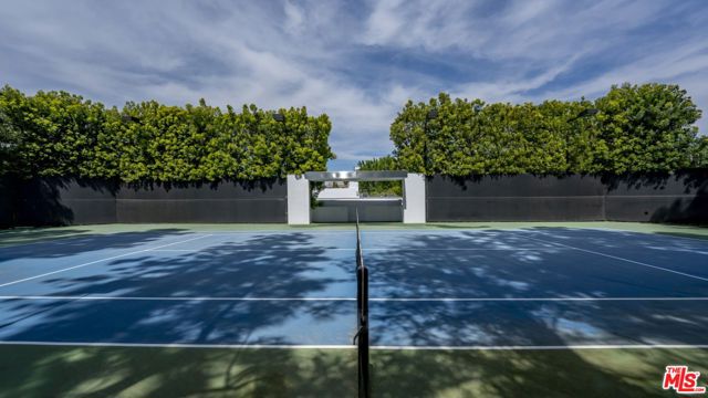 16032 VALLEY VISTA Boulevard, Encino CA: https://media.crmls.org/mediaz/2fe68a93-adce-49b8-a23a-9972fdd36443.jpg