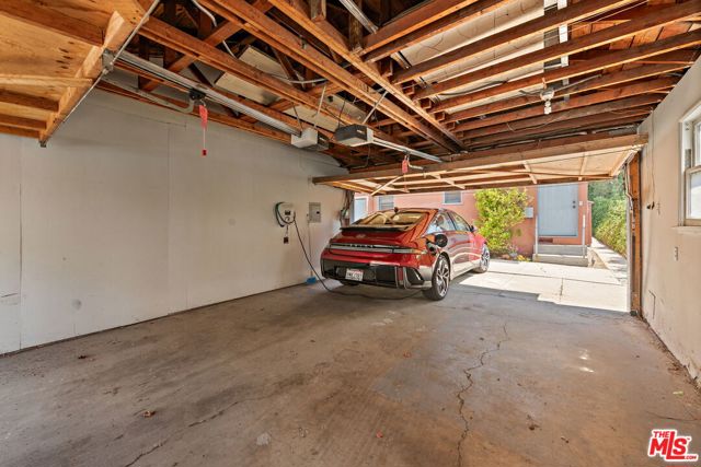 1338 19th Street, Santa Monica CA: https://media.crmls.org/mediaz/2fe6df52-80a3-42ca-a16a-e4b65bd3a491.jpg