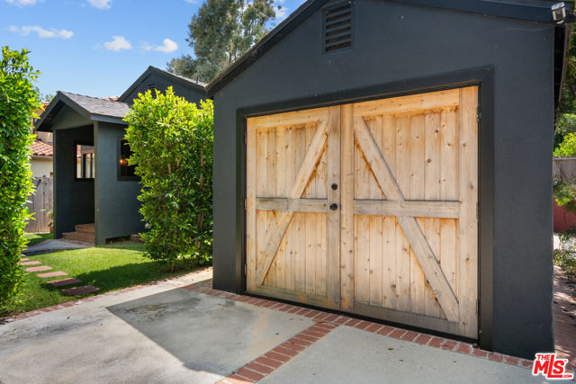 3775 Ashwood Avenue, Los Angeles CA: https://media.crmls.org/mediaz/2fe7000a-9a1b-4fcb-b336-15c04dc38959.jpg