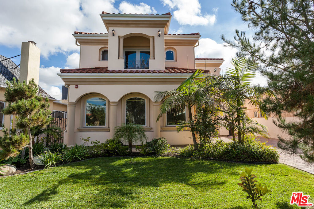 126 N Le Doux Road