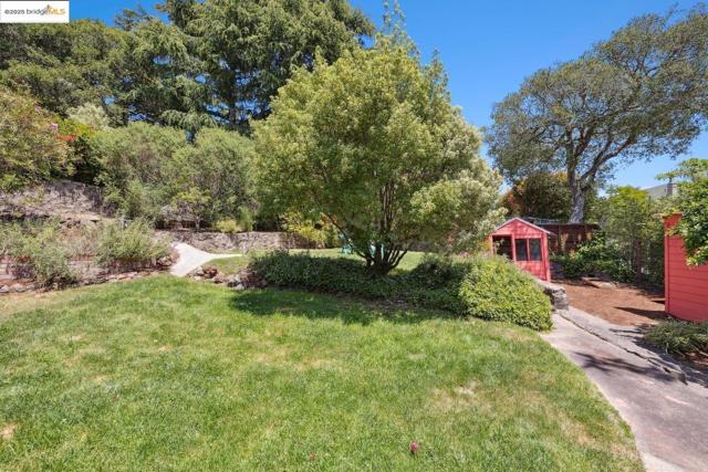 10 Wilding LN, Oakland CA: https://media.crmls.org/mediaz/2fe76f41-ffe9-4b6e-86c2-ed721682f978.jpg