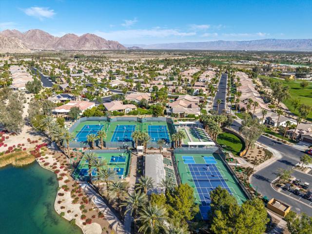 60505 Staghorn Drive, La Quinta CA: https://media.crmls.org/mediaz/2fe78378-5a1d-4833-9af8-23de66b78a35.jpg