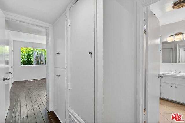 1101 Lincoln Boulevard, Santa Monica CA: https://media.crmls.org/mediaz/2fe78ad8-bd54-4494-a84f-59e515cb6ce4.jpg
