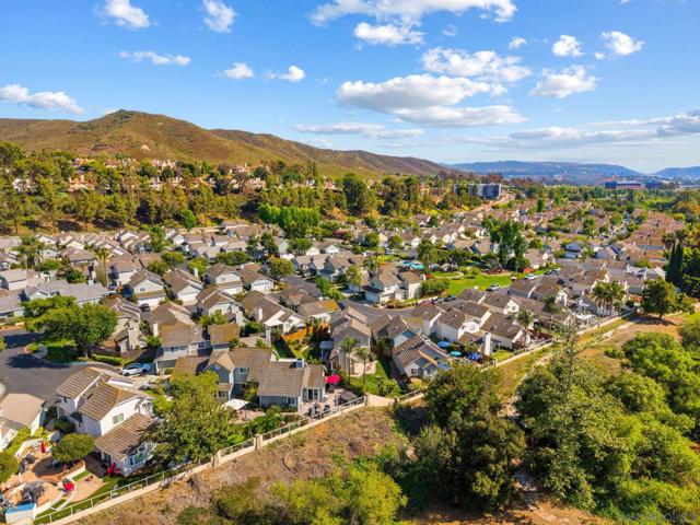 10598 Rancho Carmel Dr, San Diego CA: https://media.crmls.org/mediaz/2fe7c00d-b24b-4d22-b74d-720e5774fbb7.jpg