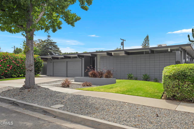 3832 E Casselle Avenue, Orange CA: https://media.crmls.org/mediaz/2fe8b5ff-68f2-4376-a815-8e00c36f4c12.jpg