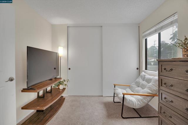 1120 Kenwal Rd, Concord CA: https://media.crmls.org/mediaz/2fe8e06e-6c07-4517-8d42-df6b57703d5a.jpg