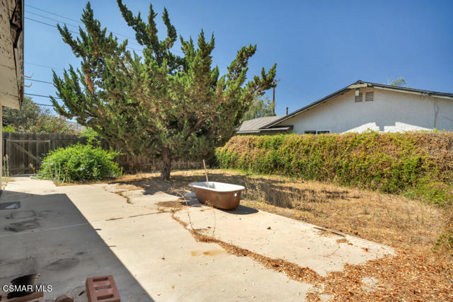 2327 Royal Avenue, Simi Valley CA: https://media.crmls.org/mediaz/2fe9726c-3f2b-4076-9b7d-21274799a6e7.jpg