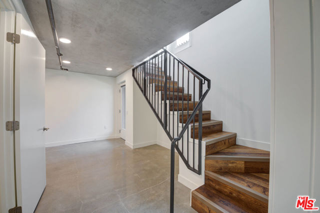 1250 N Fairfax Avenue, West Hollywood CA: https://media.crmls.org/mediaz/2fe9baa8-1a71-469b-95c4-5d3de2065482.jpg