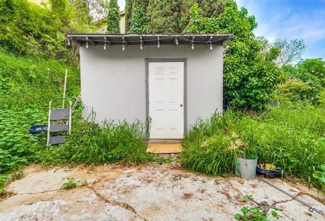 1279 N Hicks Drive, East Los Angeles CA: https://media.crmls.org/mediaz/2fe9d809-91e5-4ed8-831d-97b3eb043877.jpg
