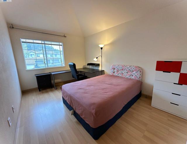 906 Vista Pointe Dr, San Ramon CA: https://media.crmls.org/mediaz/2feb1da9-fdd9-4b16-b5fb-ae57cbbce9a3.jpg