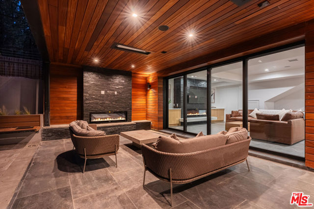 42421 Evergreen Drive, Big Bear CA: https://media.crmls.org/mediaz/2feb8c36-3dc1-4bfe-b519-6a1d1860ebbb.jpg