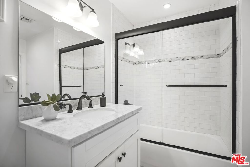 https://media.crmls.org/mediaz/2febc02f-0a4f-49fd-ba2c-63a9073b2656.jpg?preset=X-Large