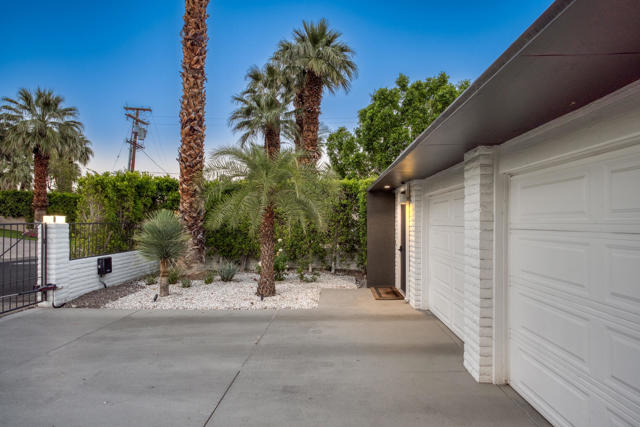 257 W El Camino Way, Palm Springs CA: https://media.crmls.org/mediaz/2febc90d-67d7-469a-ba2d-c0c3273d7388.jpg