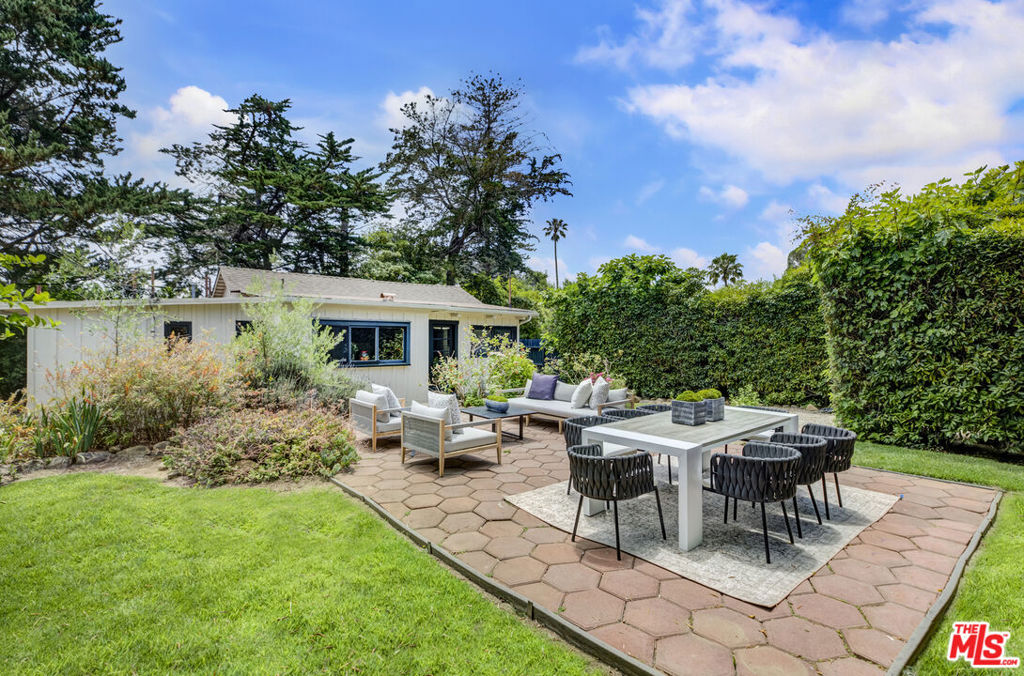 366 Miramonte Avenue