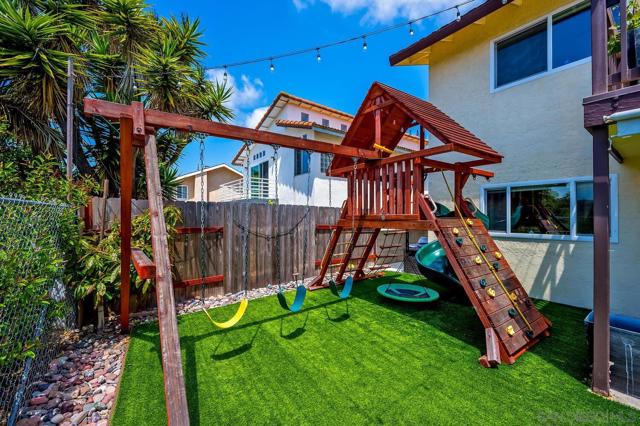 4048 Raffee Dr, San Diego CA: https://media.crmls.org/mediaz/2febf9e1-4495-4b9a-9142-94ca0ab158c4.jpg