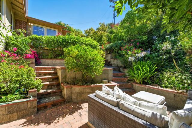 1627 El Verano Way, Belmont CA: https://media.crmls.org/mediaz/2fec61dc-3306-4945-8965-51096fbcf71a.jpg