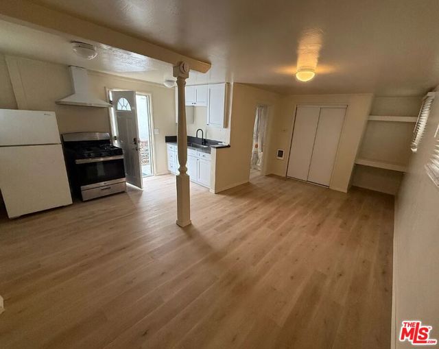 563 2nd Street, Hermosa Beach CA: https://media.crmls.org/mediaz/2fec63f0-4410-44f3-ad25-b8b16ee6a4f5.jpg
